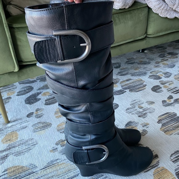 knee-high boots - Picture 3 of 5